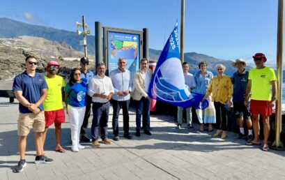 La Bandera Azul ondea en Los Cancajos